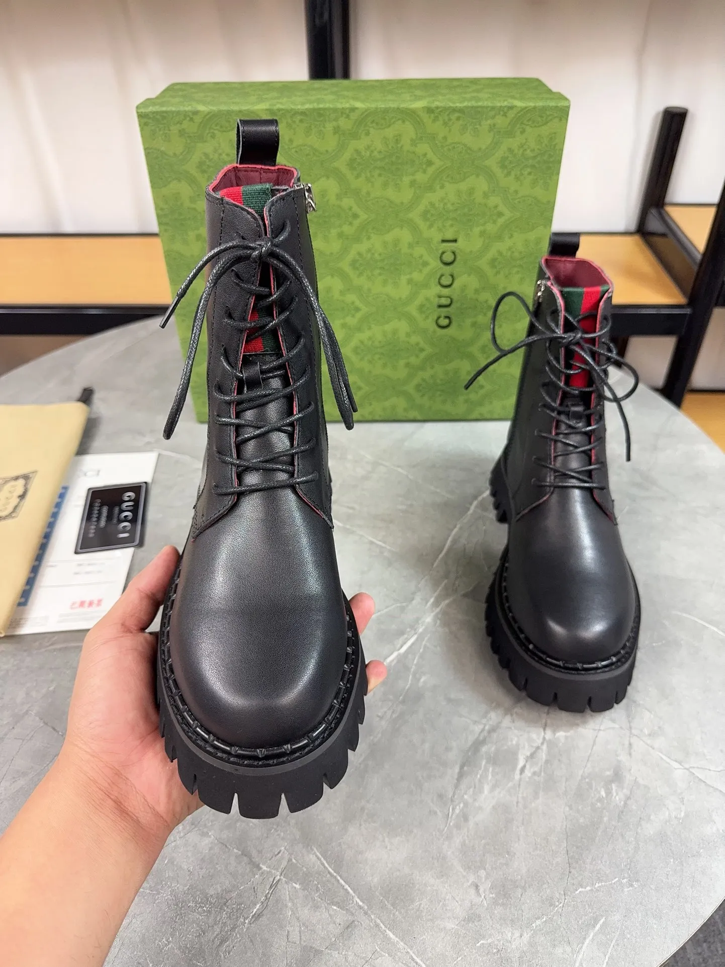 Men's shoes 💰640💰 New model from Gucci, double GG groove thick-soled loafers. The original version is made 1:1. Super beautiful quality, classic model at the counter. ❶Upper: original open-edge beaded cowhide ❷Inner lining: water-dyed cowhide ❸Feet: water-dyed cowhide ❹Outsole: ultra-light original sole ❺Thick sole heightening: 3.5cn ❻Packing: original packaging ❼Number: 35-42 (41 41 customized, non-refundable) Men's model: 38-46 (45, 46 customized, non-returnable)